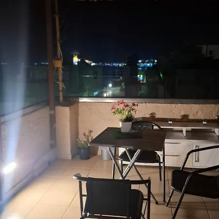 Connie's Sea Side 2b העיירה קוס