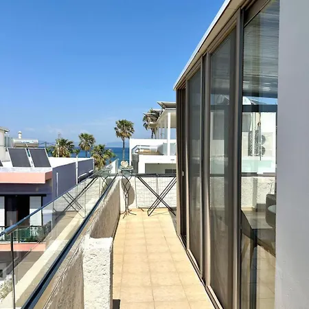 Connie's Sea Side 2b העיירה קוס